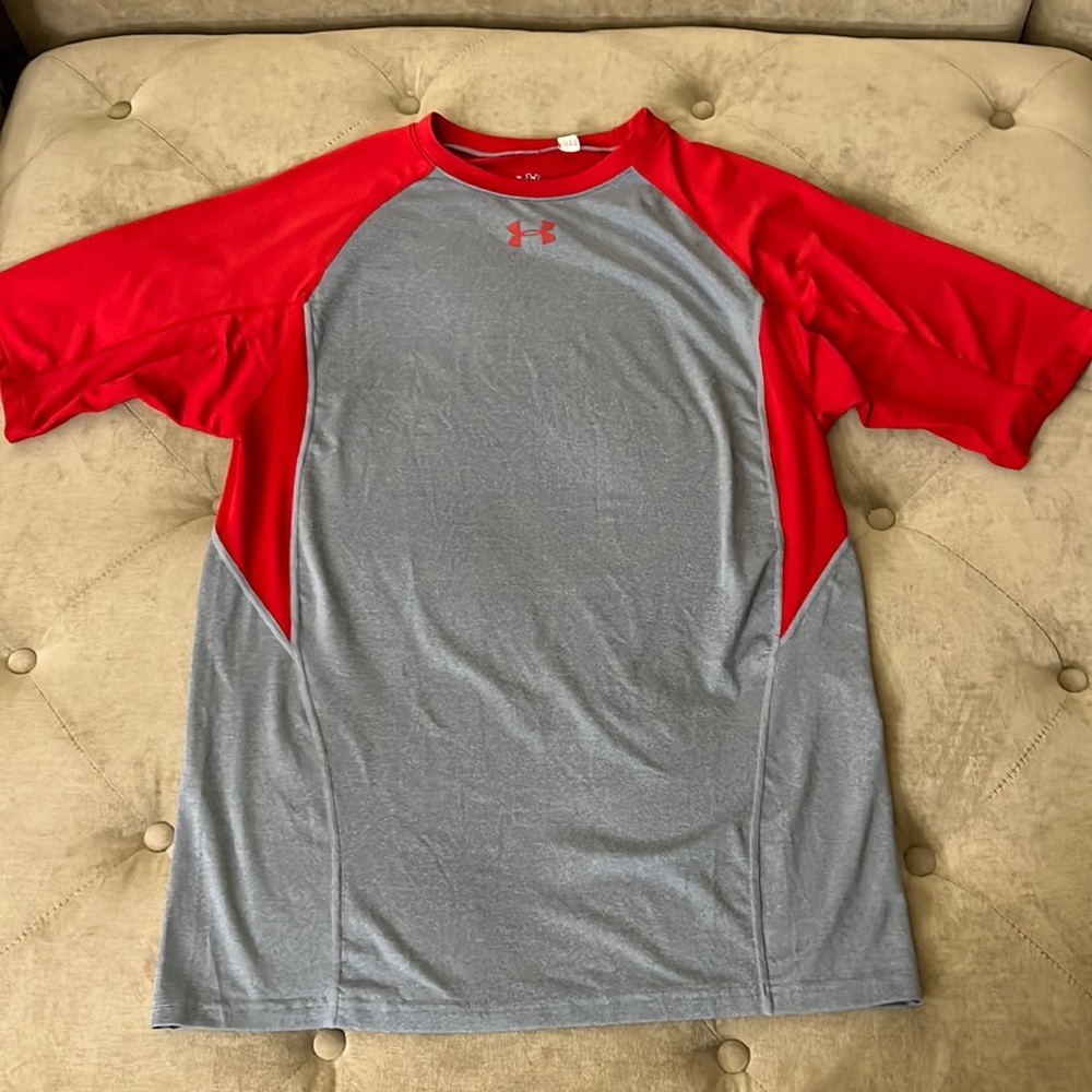 Under Armor grey and red top L